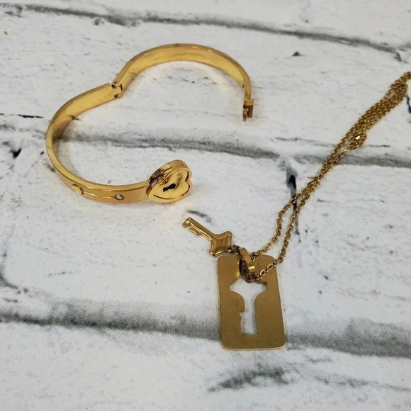 Golden Lock and Key Bracelet and Necklace Couples Jewelry - Picture 5 of 10